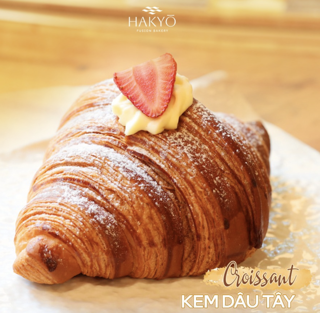 Croissant Kem Dâu Tây